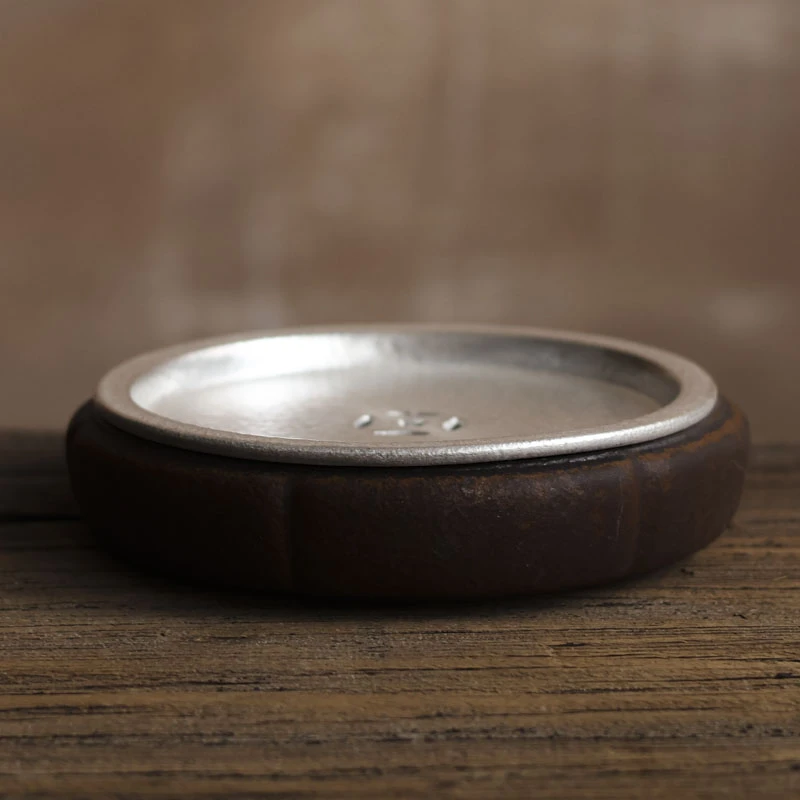 【小田甄陶】酱釉圆满壶承J(银盖)（Q2398）直径14cm*高3cm