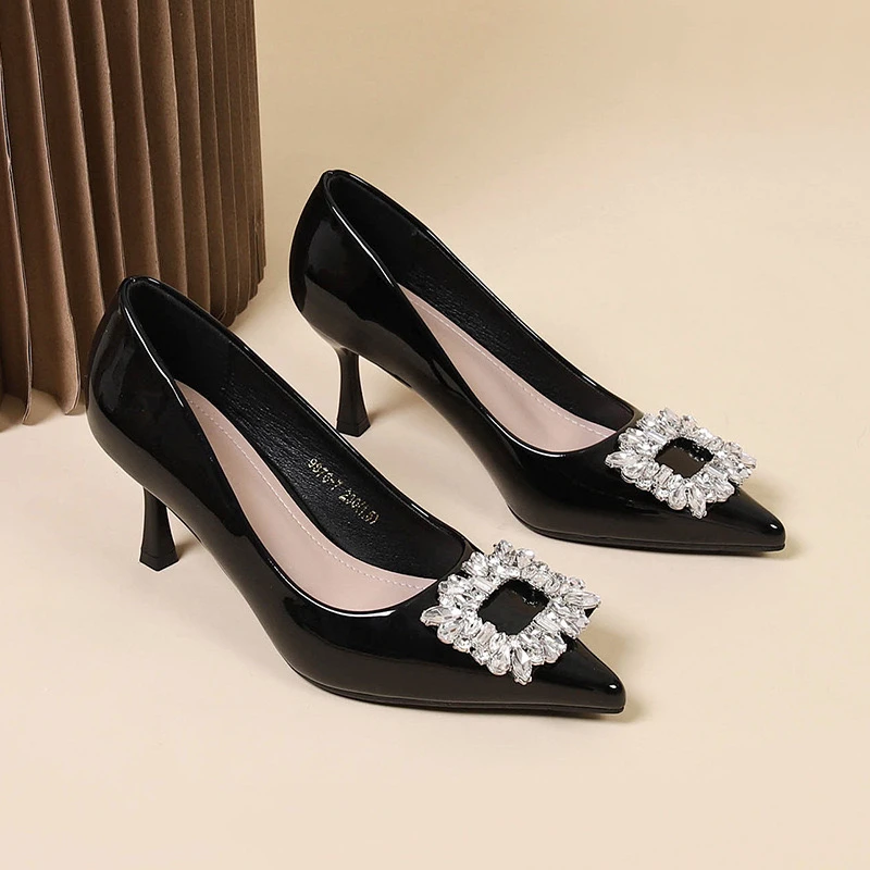 新款气质百搭舒适细跟轻职风黑色高跟鞋秋冬通勤职业时尚牛皮女鞋