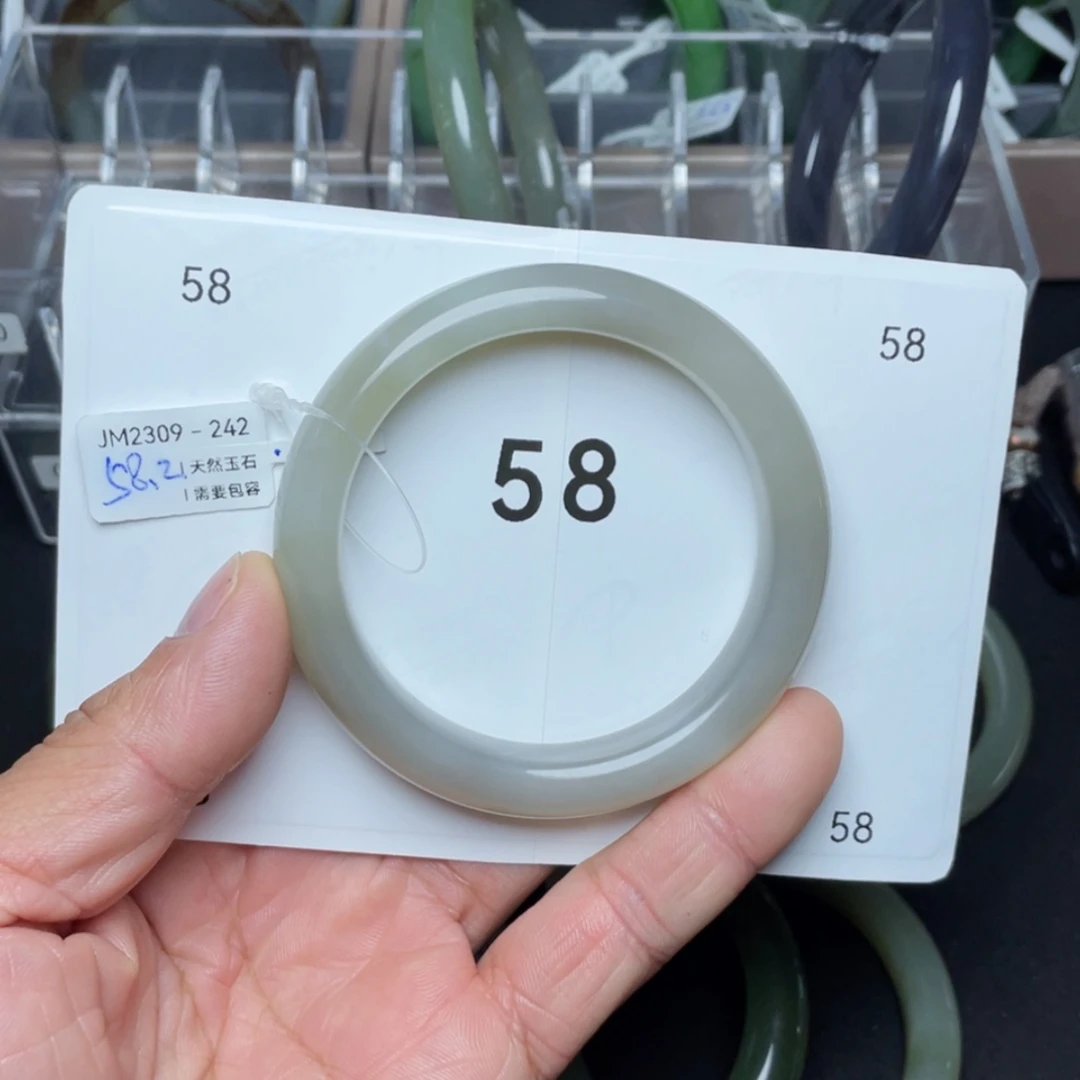 【闪购商品】和田玉手镯未镶嵌月**沙