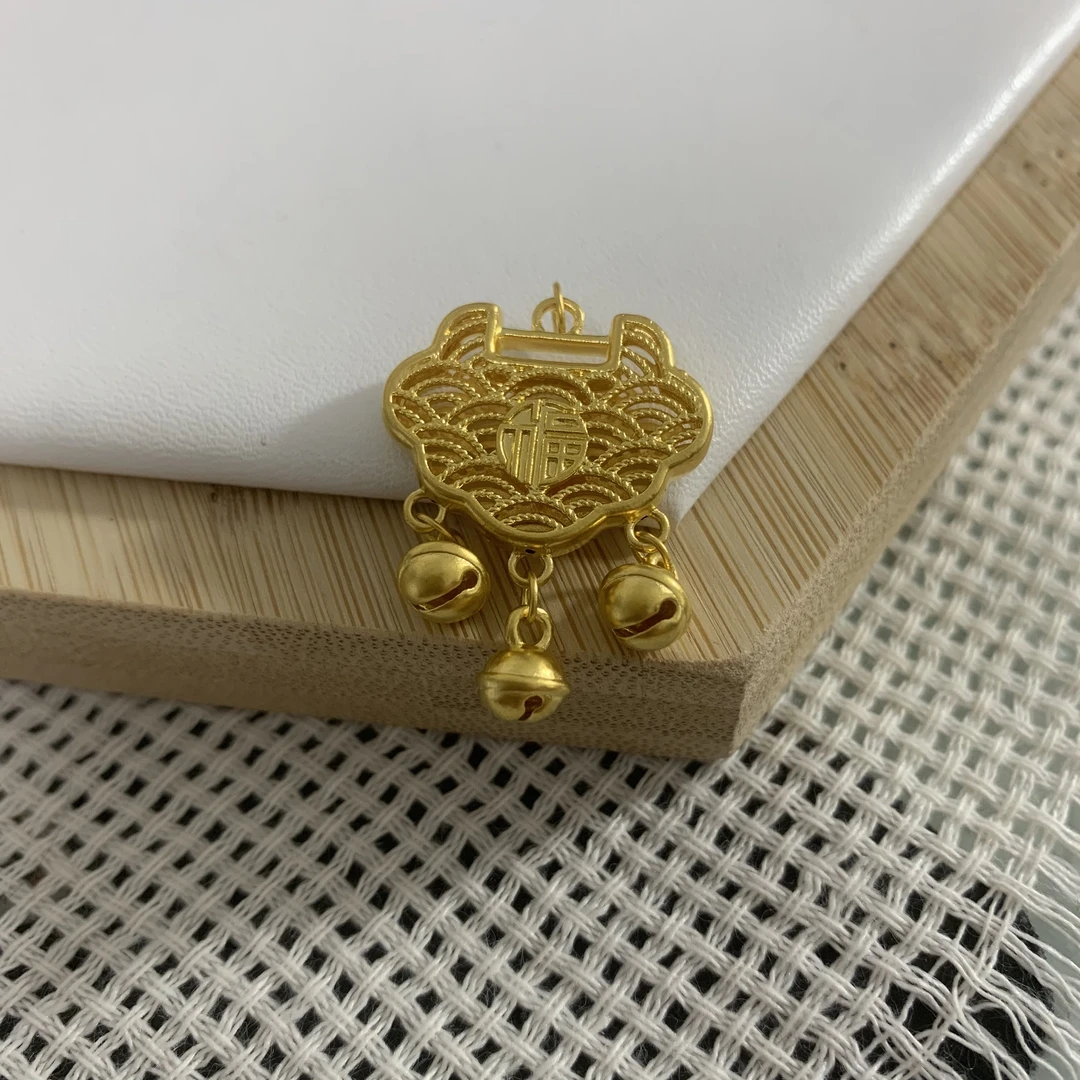 足金镂空铃铛福吊坠款