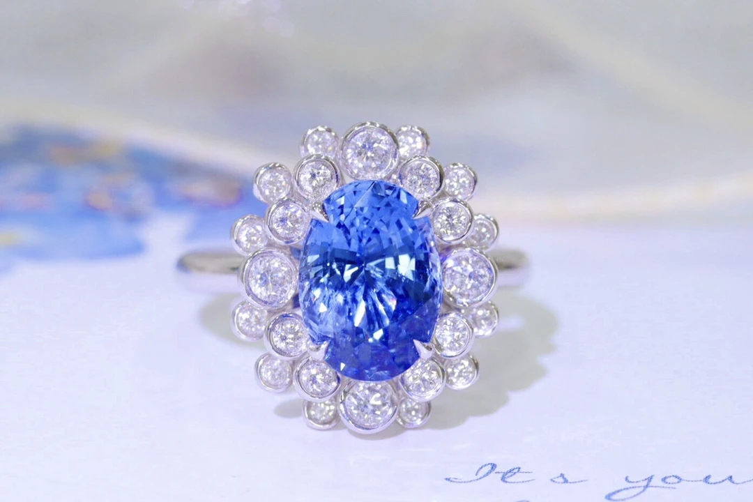 18K天然蓝宝石戒指 主石3.00克拉，矢车菊
