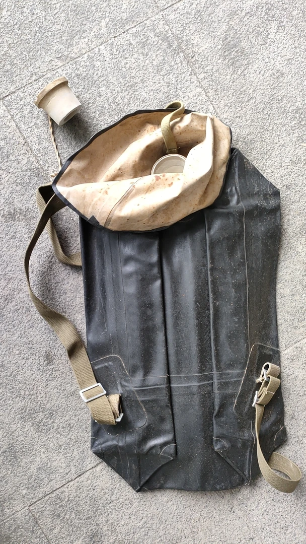 户外/登山/黑色橡胶野营饮水用具盛水容器饮用水袋