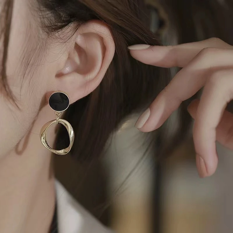 合金耳饰 秋冬法式轻奢赫本风圆圈耳夹简约个性小众网红气质耳饰
