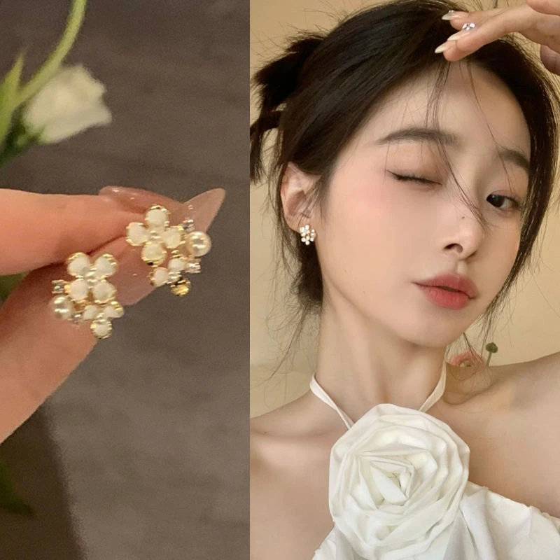 迷你珠珠花朵耳钉女小众设计感高级耳饰耳环小巧无耳洞蚊香盘耳夹