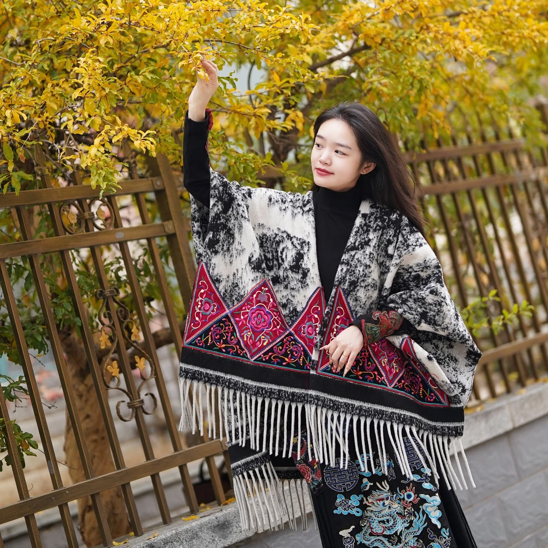 围巾女秋冬百搭保暖水墨画仿羊毛山羊绒斗篷高级感披肩外搭