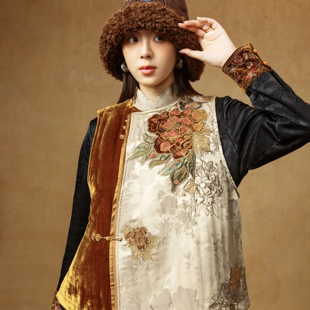 新中式国风气质莺黄色刺绣背心棉马夹24D344