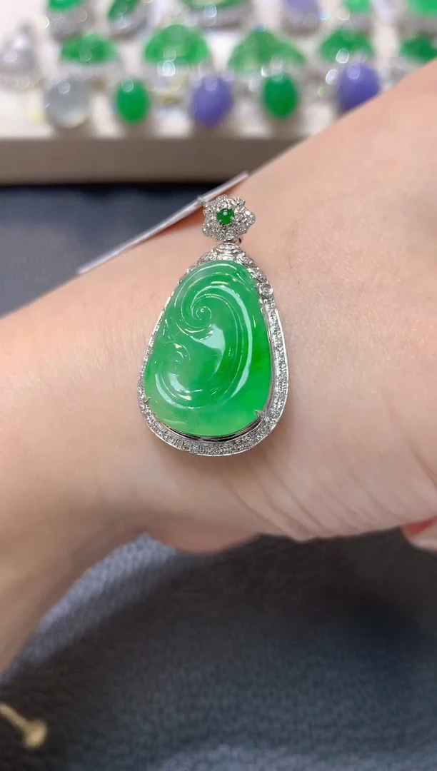 【闪购商品】翡翠吊坠(不含链)18K金镶嵌C2