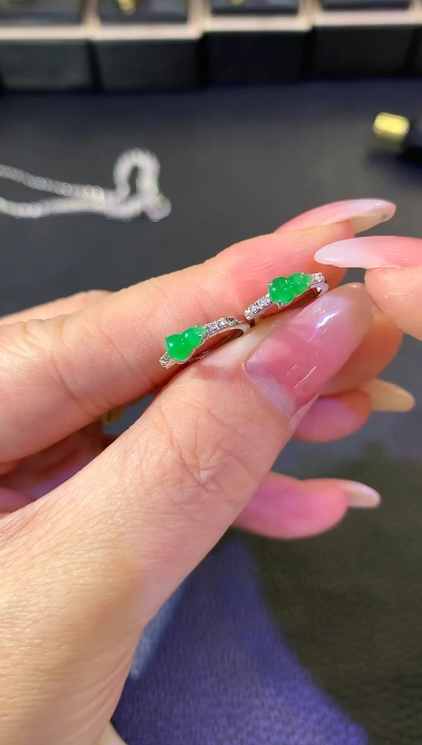 【闪购商品】翡翠耳饰18K金镶嵌C30 多样性发货一件