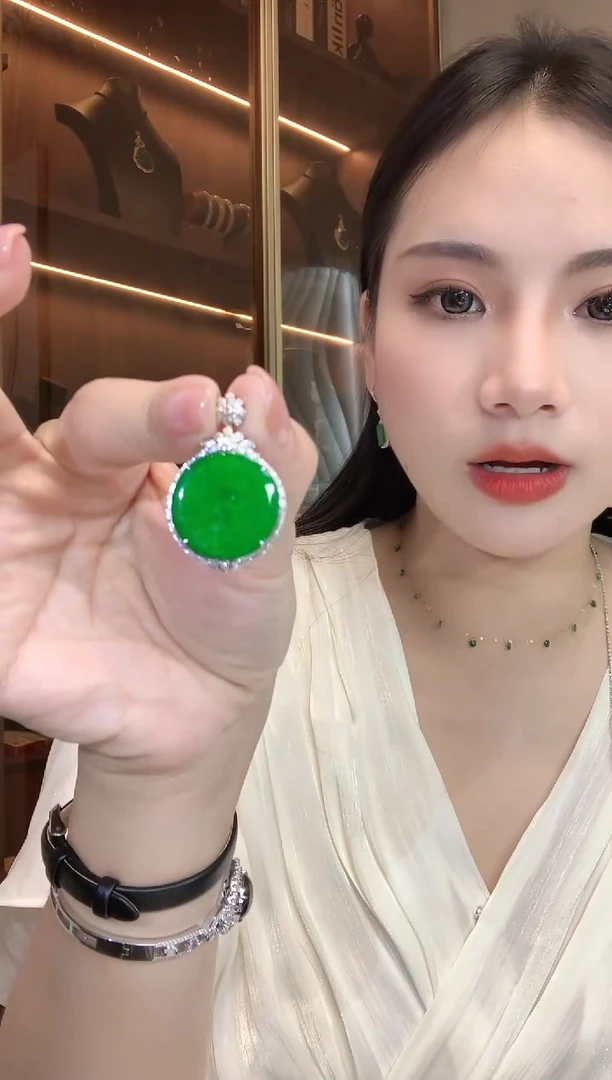【闪购商品】翡翠吊坠(不含链)18K金镶嵌A9