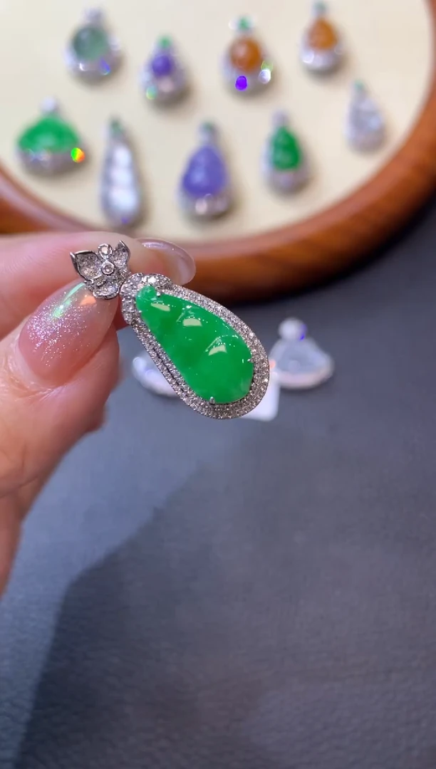 【闪购商品】翡翠吊坠(不含链)18K金镶嵌A15