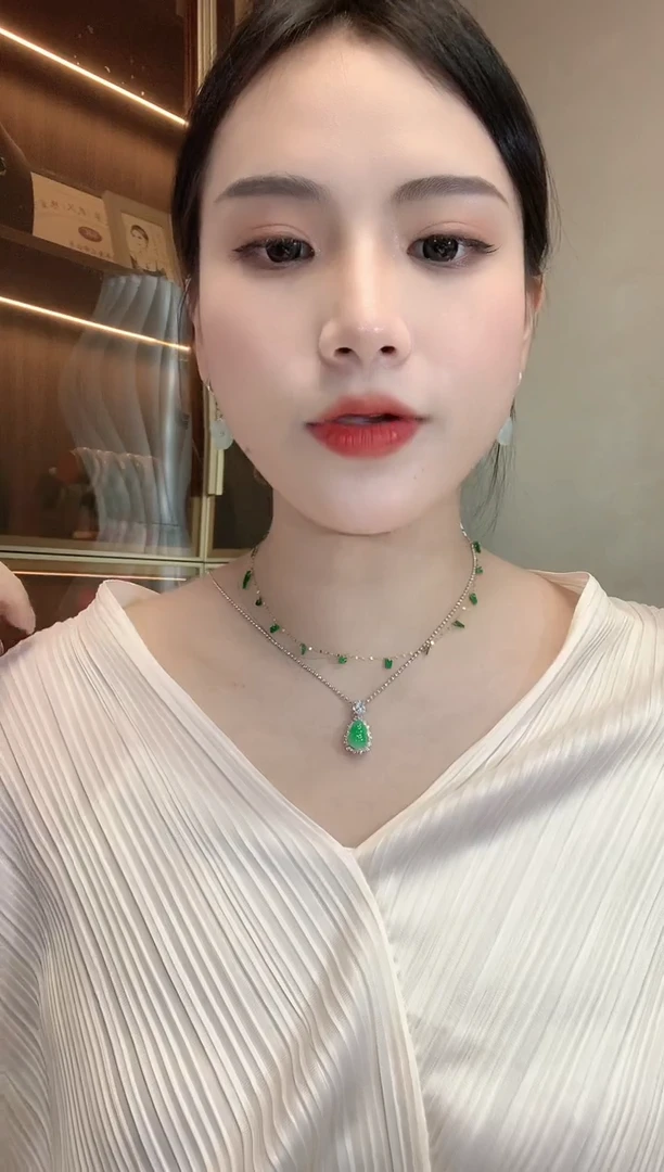 【闪购商品】翡翠吊坠(不含链)18K金镶嵌C15