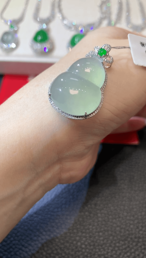 【闪购商品】翡翠吊坠(不含链)18K金镶嵌C3