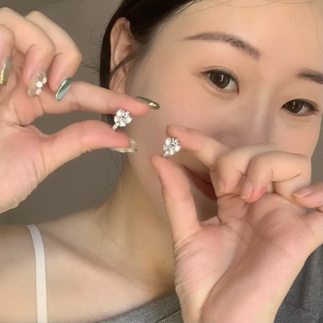 铜合金合成锆石耳饰 蝴蝶耳圈女款森系仙气高级感耳环设计感小众
