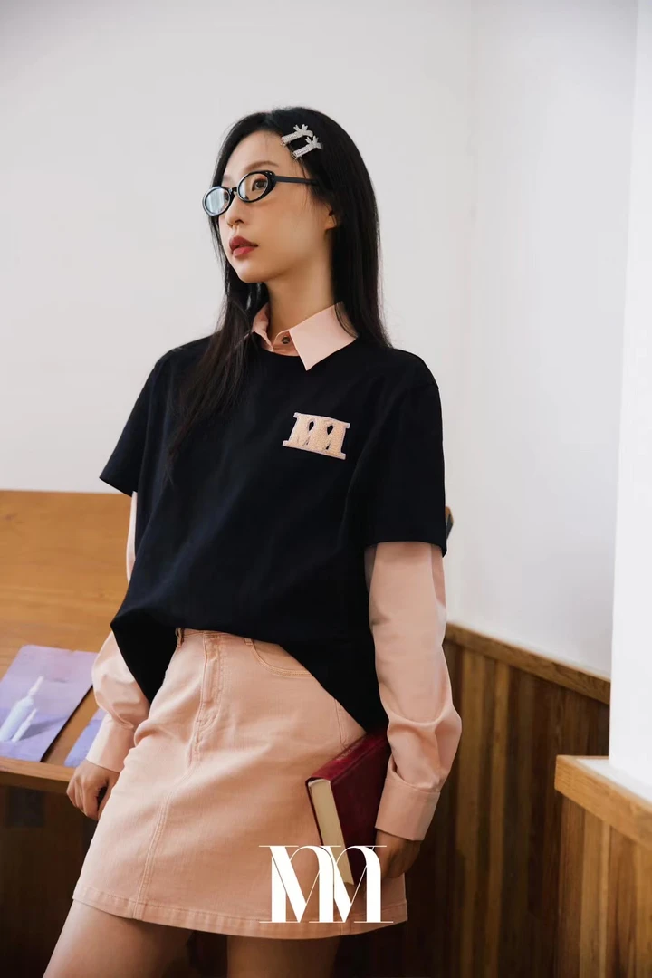 mithworld时尚质感黑“mw”绣章T恤