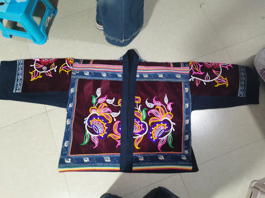 安顺的割绒绣衣服