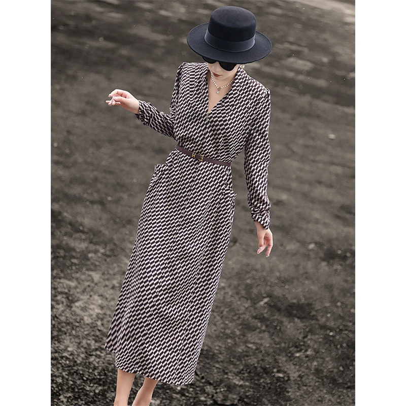 MEXCOCO/兰瑟儿秋季气质通勤复古长袖V领印花收腰连衣裙M4WL2078