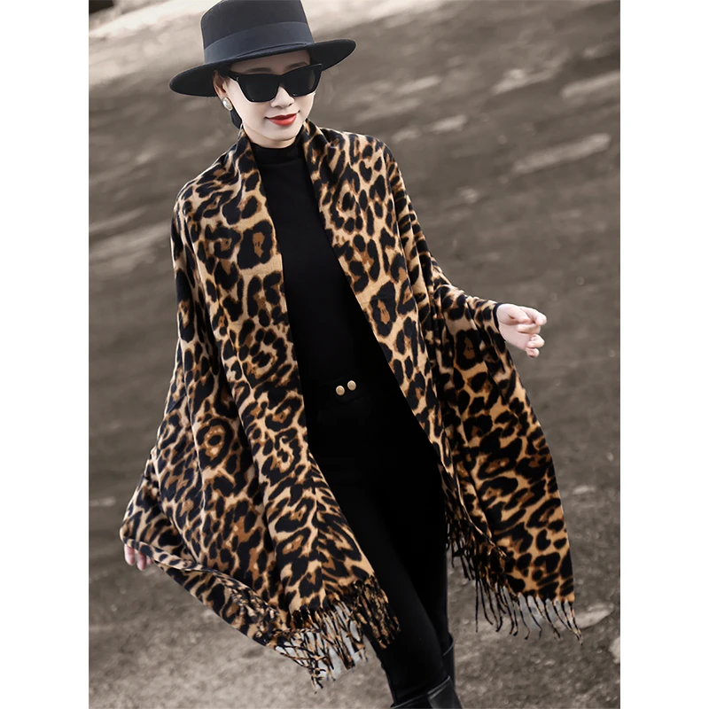 MEXCOCO/兰瑟儿秋冬季新款气质百搭豹纹披肩围巾M4WV0054