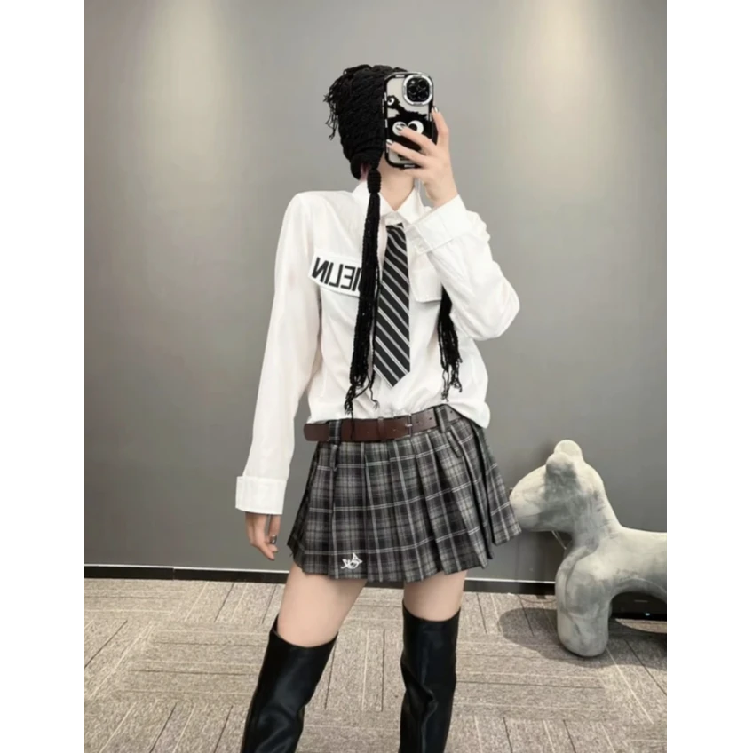 学院风条纹领带白色立体刺绣字母宽松长袖衬衫QE33C99