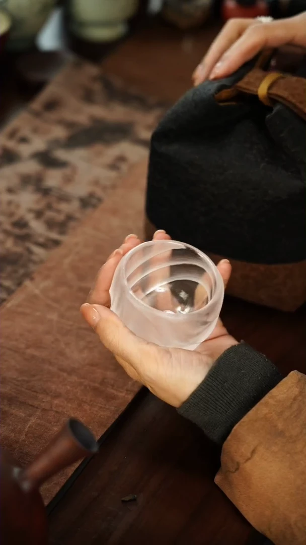 【闪购商品】缘石台水晶杯子