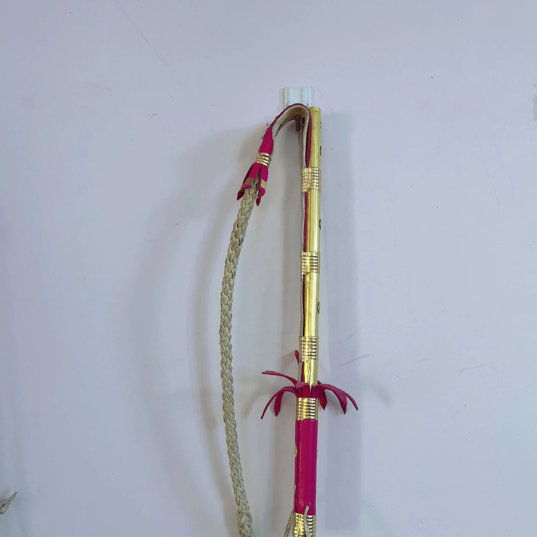家里挂饰女士专用黄铜马鞭