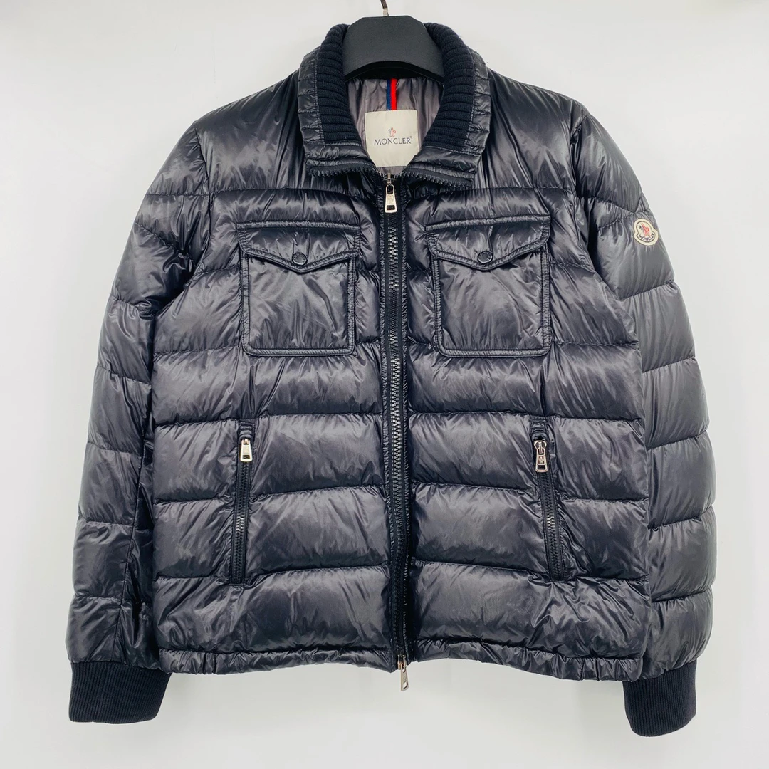 Moncler 双口袋袖标羽绒服 95新
