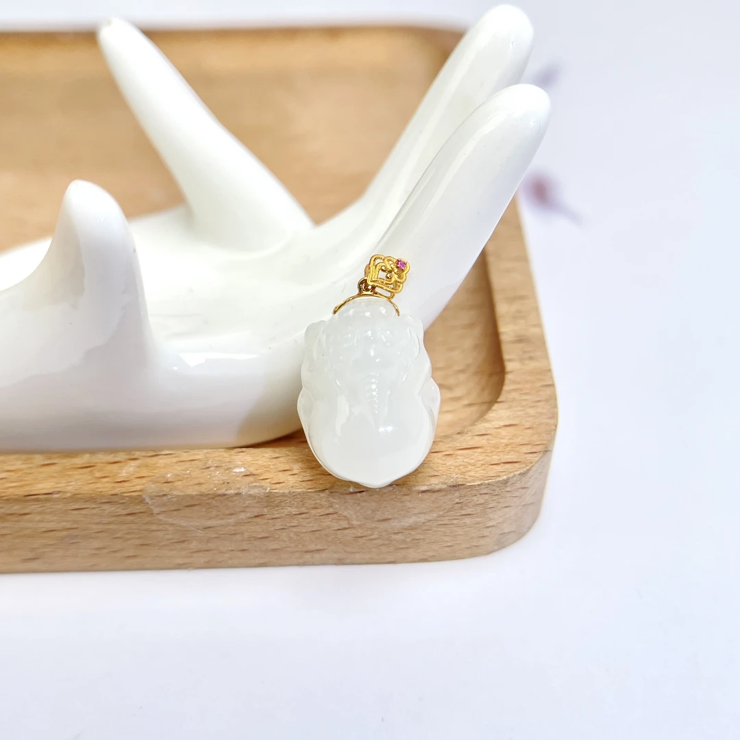 菲菲珠宝好*27381-18K和田玉貔貅约21*15mm吊坠