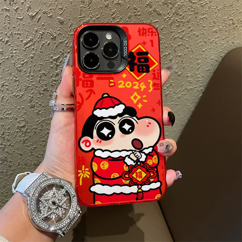 可爱蜡笔小新新年手机壳适用iPhone15磨砂13全包苹果14红色防摔12