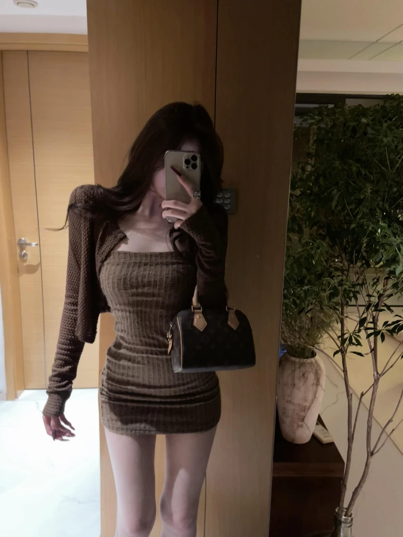 纯欲性感一字领竖坎条抹胸连衣裙女秋季新款收腰显瘦长袖开衫套装