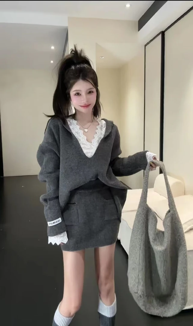 韩系穿搭松弛慵懒感灰色针织套装女2025秋季新款V领连帽上衣短裙