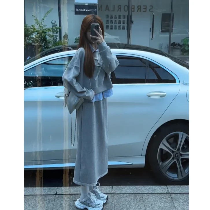 秋季搭配一整套2025新款洋气减龄蝴蝶结卫衣条纹衬衫半身裙三件套