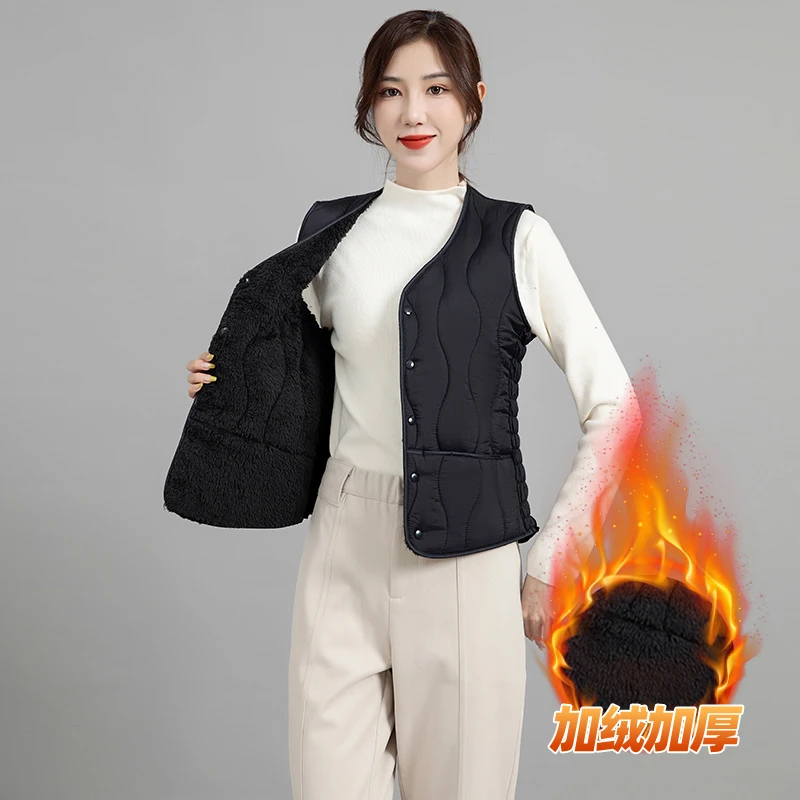 秋冬女士加绒马甲纯色暗扣带口袋弹力贴身中老年妈妈坎肩保暖上衣