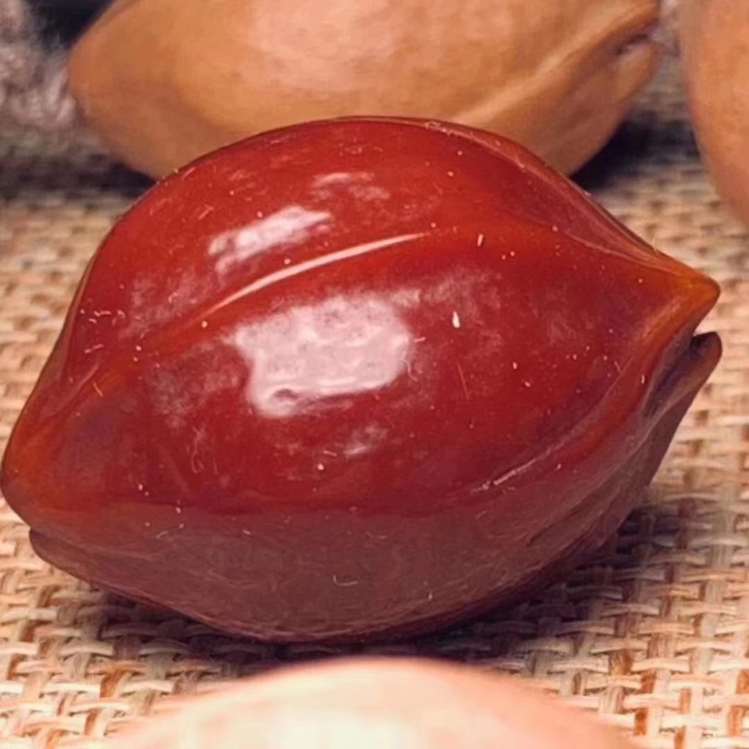格格核雕   橄榄核
