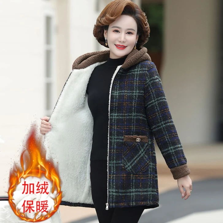 妈妈秋冬装颗粒绒外套加厚短款加绒卫衣女新款中老年时尚棉衣棉服
