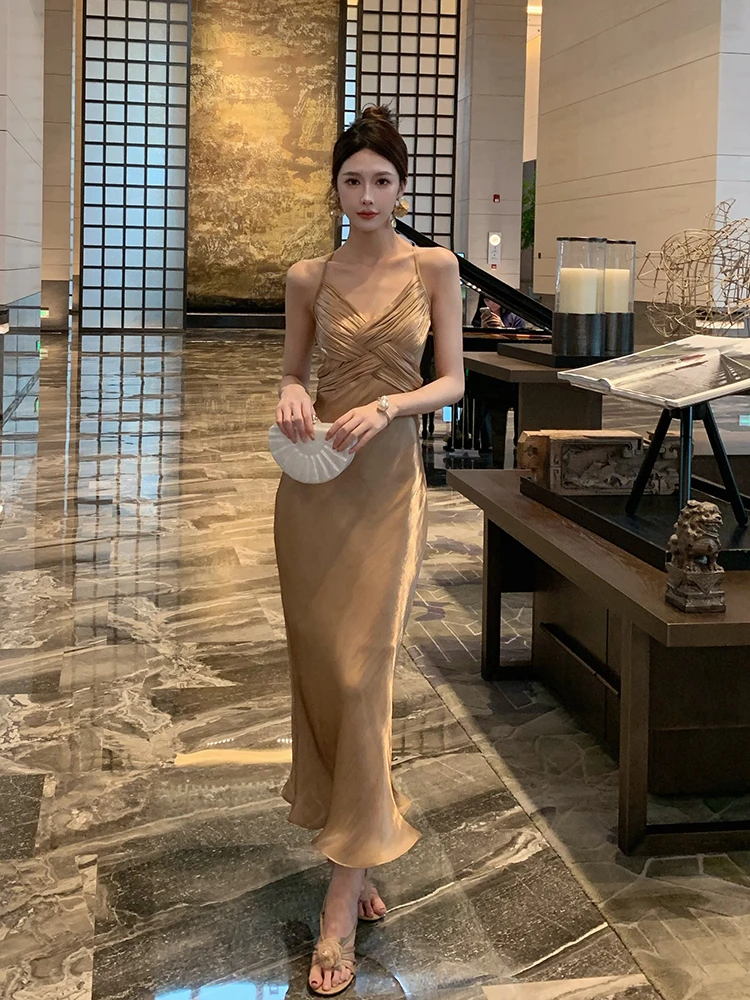 【YY STUDIO】法式性感v领吊带连衣裙设计感缎面礼服裙