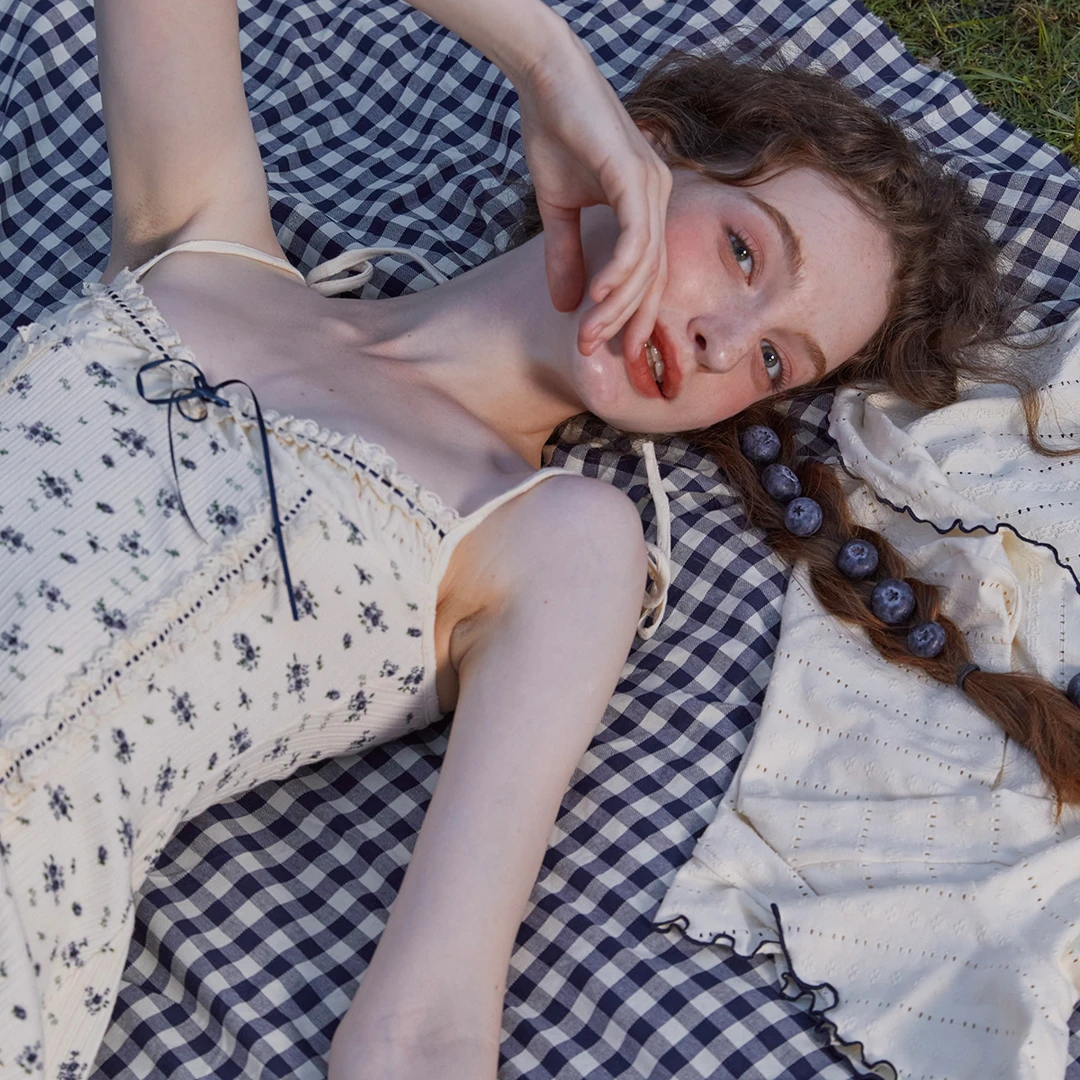 Lacemade 小蓝莓法式针织小碎花弹力木耳边吊带连衣裙开衫