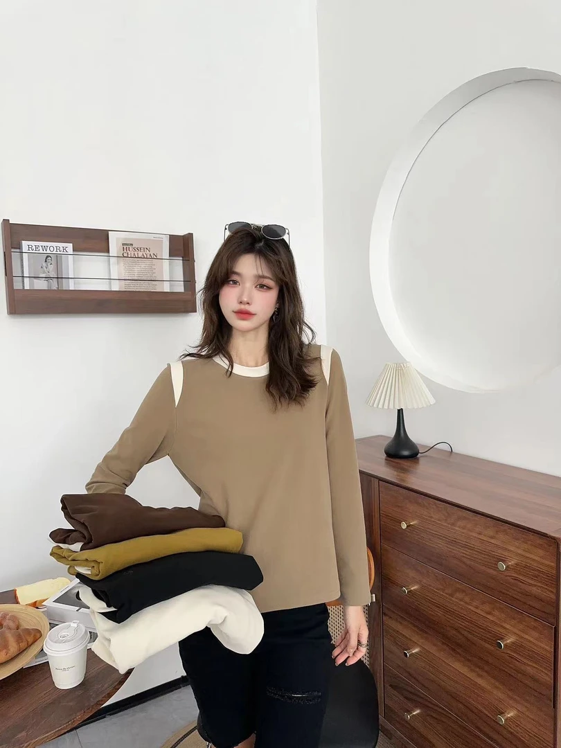 设计感月牙拼色软糯磨毛圆领女新款德绒打底衫