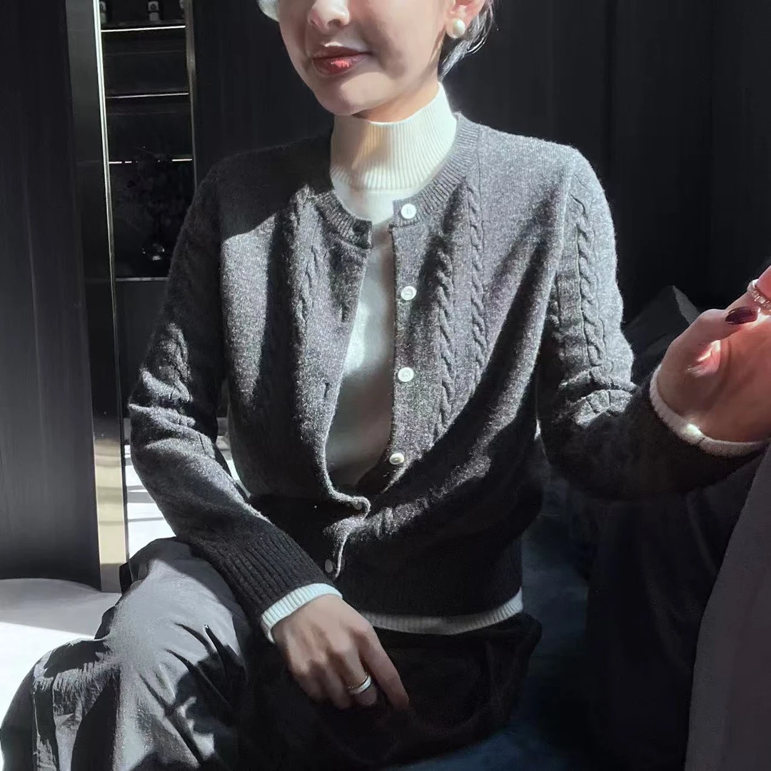 MINGGANG/名港【视觉冲击】100羊毛高领单排扣假两件针织衫MG7289