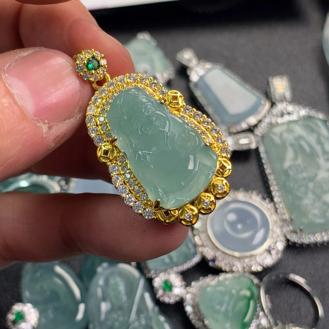 翡翠颈饰未镶嵌财神