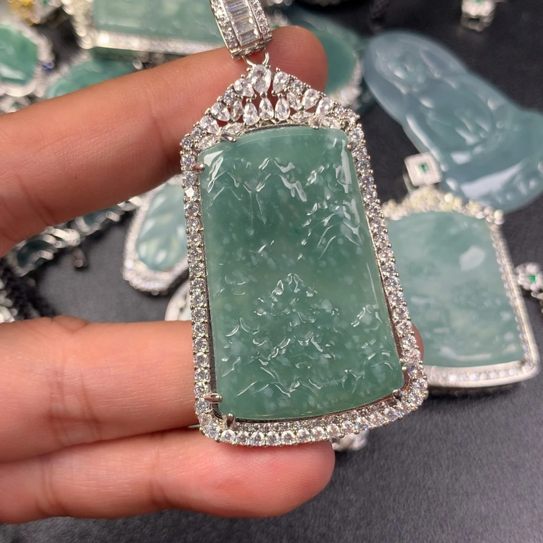 翡翠颈饰未镶嵌山水