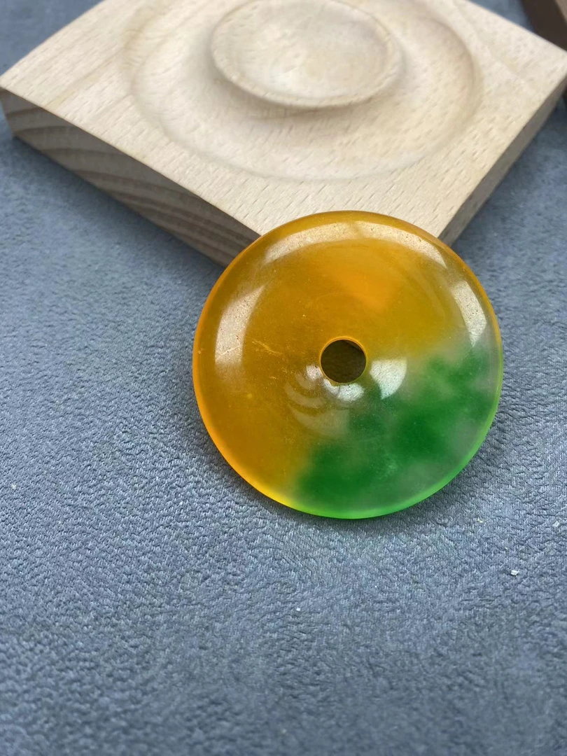 N3黄绿吊坠经典精品时尚气质百搭情侣多样性发一