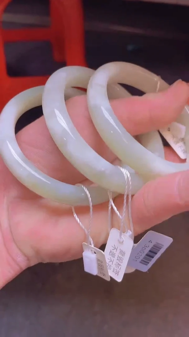 【闪购商品】和田玉手镯未镶嵌雪花晴正装59-61圈口