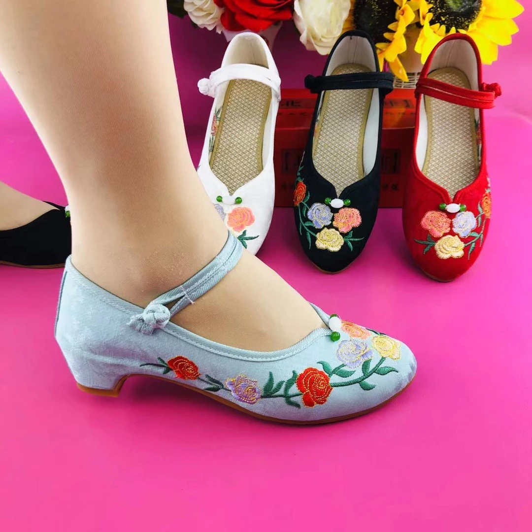 广场舞鞋绣花鞋内增高女鞋透气妈妈鞋老北京布鞋夏季新款汉服高跟