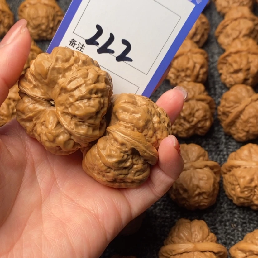 【闪购商品】桃核吊坠乐**了