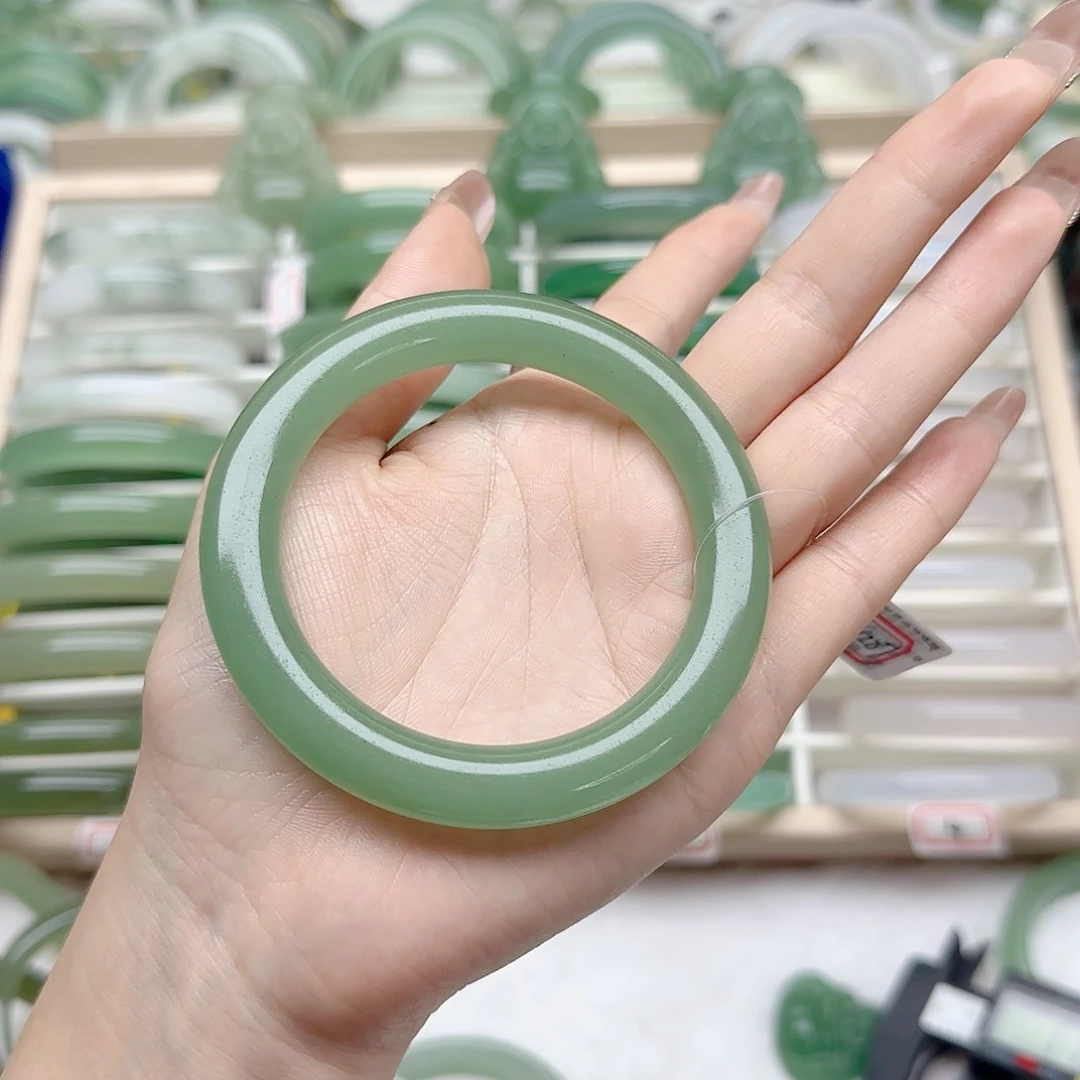 石英质玉手镯未镶嵌58口径