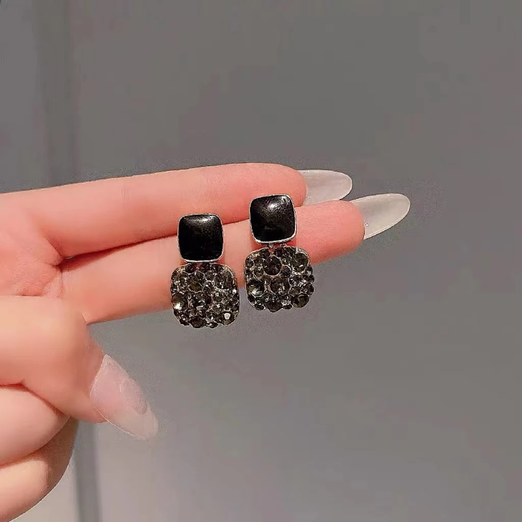 铜合金耳饰 轻奢时尚百搭黑色复古个性ins小众简约小香风耳环1867