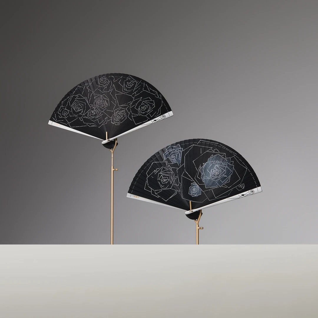 京扇子全竹玫瑰扇子礼盒手工雕花现代时尚北京礼物中国风折扇高端