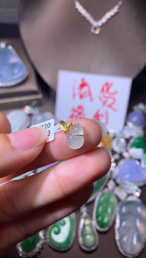 【闪购商品】翡翠吊坠18K金镶嵌葫芦