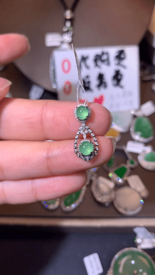 【闪购商品】翡翠吊坠(不含链)18K金镶嵌吊坠