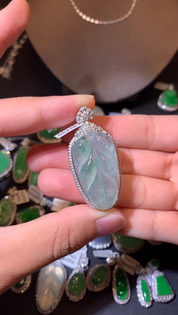 【闪购商品】翡翠吊坠(不含链)18K金镶嵌吊坠