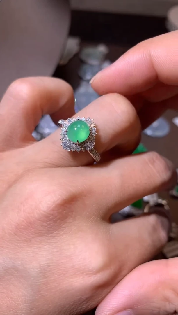 【闪购商品】翡翠吊坠(不含链)18K金镶嵌戒指